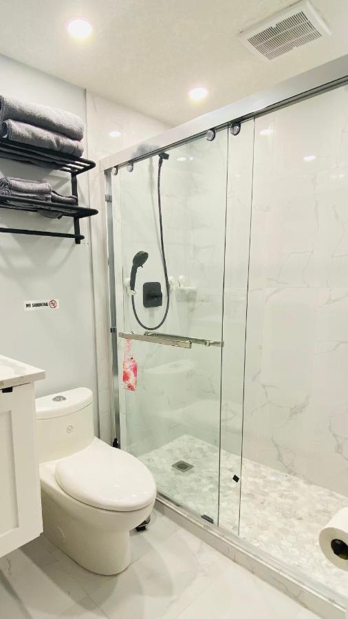 Cozy Basement Suite-溫馨小屋 Designated Parking YYC Exterior foto