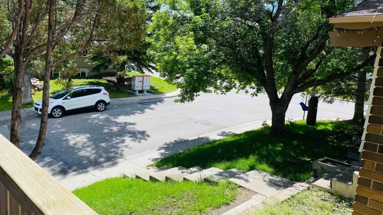 Cozy Basement Suite-溫馨小屋 Designated Parking YYC Exterior foto