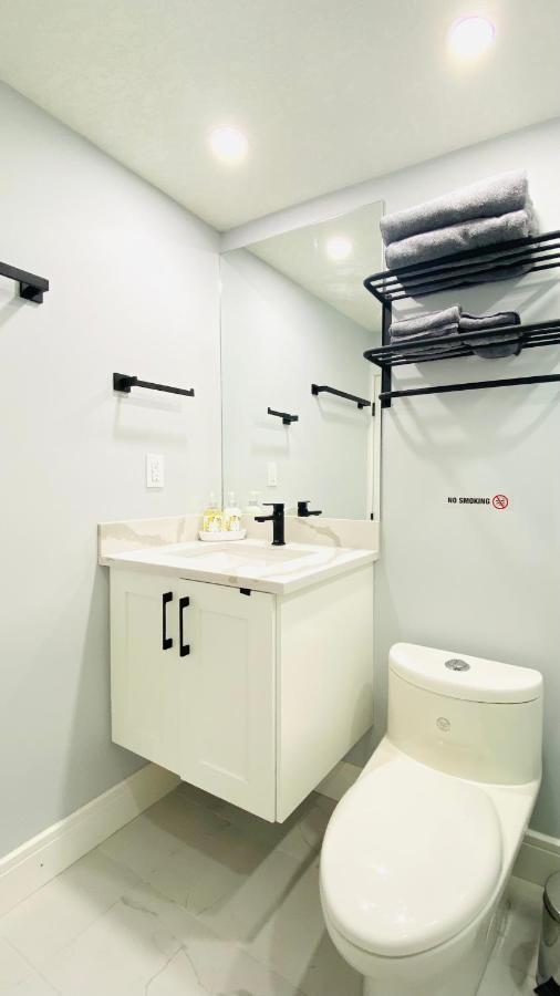 Cozy Basement Suite-溫馨小屋 Designated Parking YYC Exterior foto