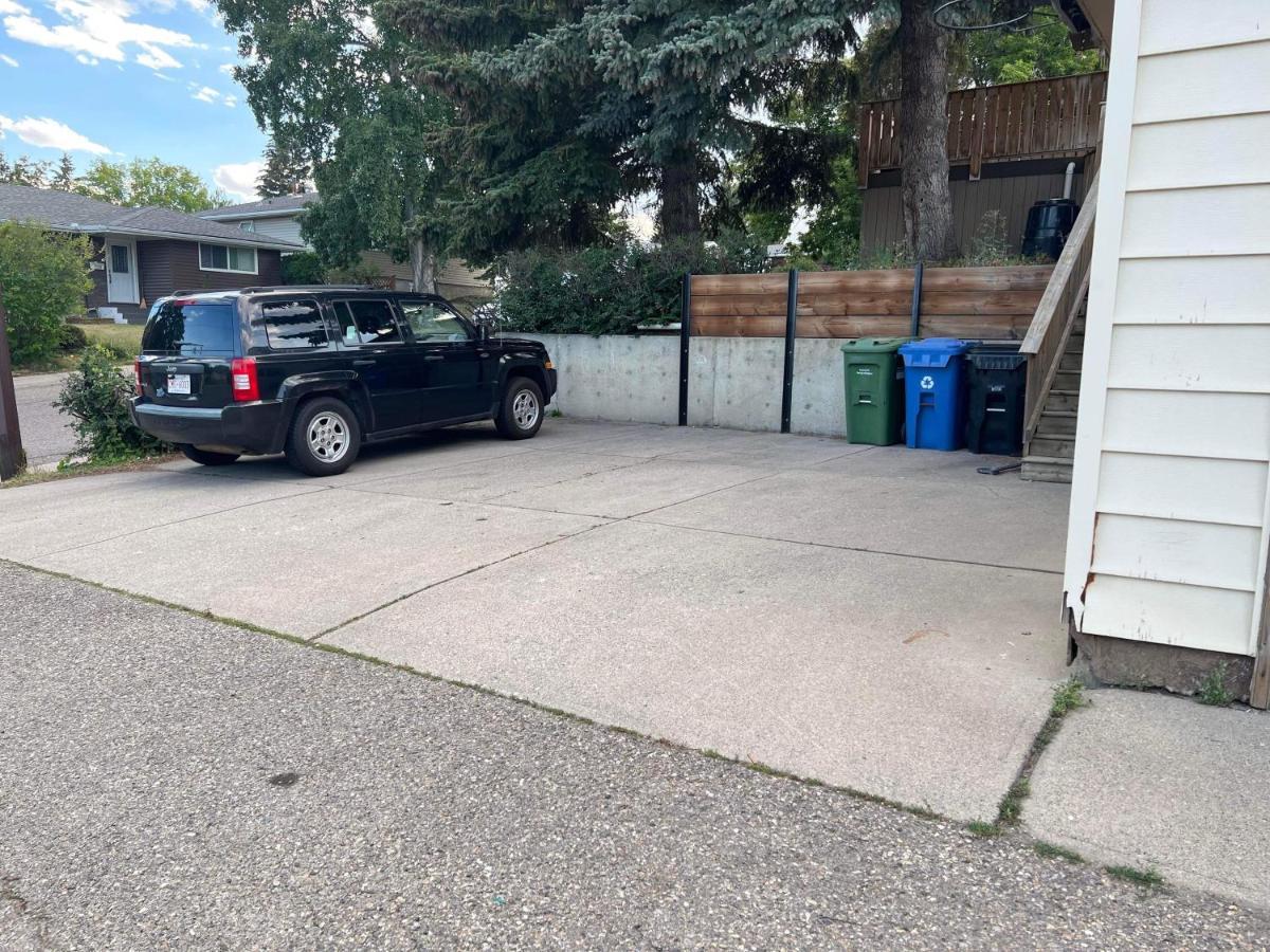 Cozy Basement Suite-溫馨小屋 Designated Parking YYC Exterior foto
