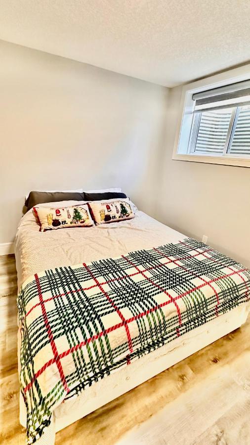 Cozy Basement Suite-溫馨小屋 Designated Parking YYC Exterior foto